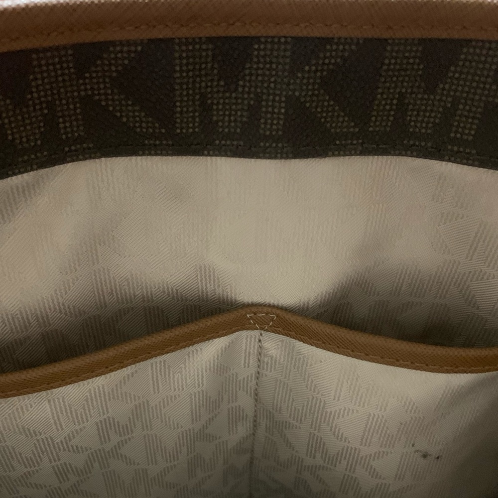 Michael Kors Signature Purse - Picture 6 of 11